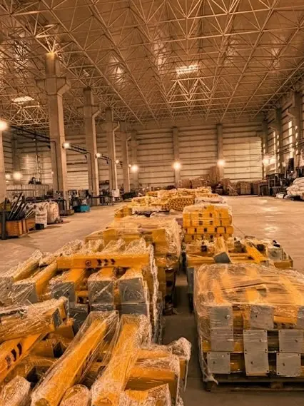 Yalova OSB fabrikamızda üretimi tamamlanmış, paketli ve sevkiyata hazır sac metal lazer kesim parçaları.