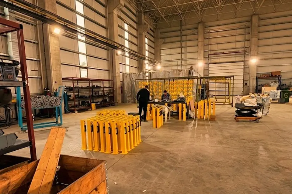 Yalova OSB fabrikamızda lazer kesim ve büküm süreçleri tamamlanmış sac metal parçaların seri üretim montaj hattı.