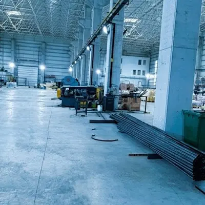 Yalova OSB’deki fabrikamızda lazer kesim ve büküm operasyonları öncesi depolanan yüksek tonajlı sac metal ve profil hammadde sahası.